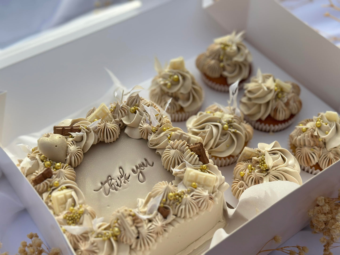 Bento Box 6 With Cupcakes