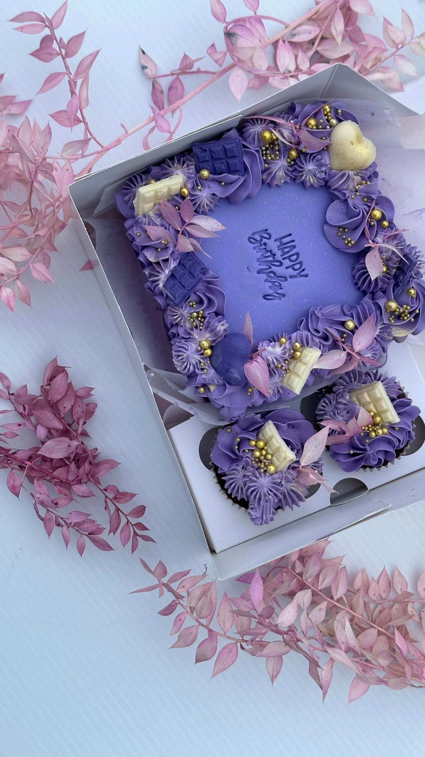 Bento Box With 2 Cupcakes